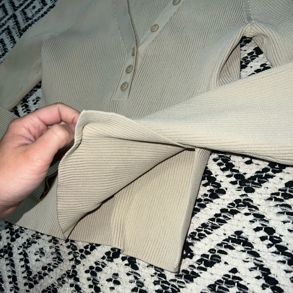 Long sleeve button top - Picture 4 of 5